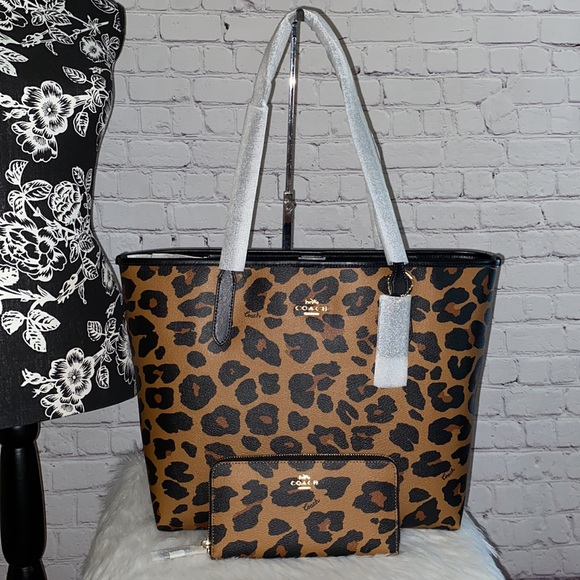 Coach Handbags - 🐆🐆LAST 1🐆🐆Coach CITY Tote/ACCORDION Wallet Set